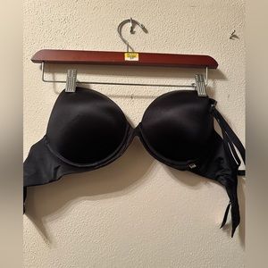 Black Victoria’s Secret multiway strapless bra NWT 32DD small snag